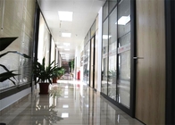 قابل شارژ دیوارهای پارتیشن شیشه ای قابل شستشو کف تا سقف جداکننده اتاق با درب